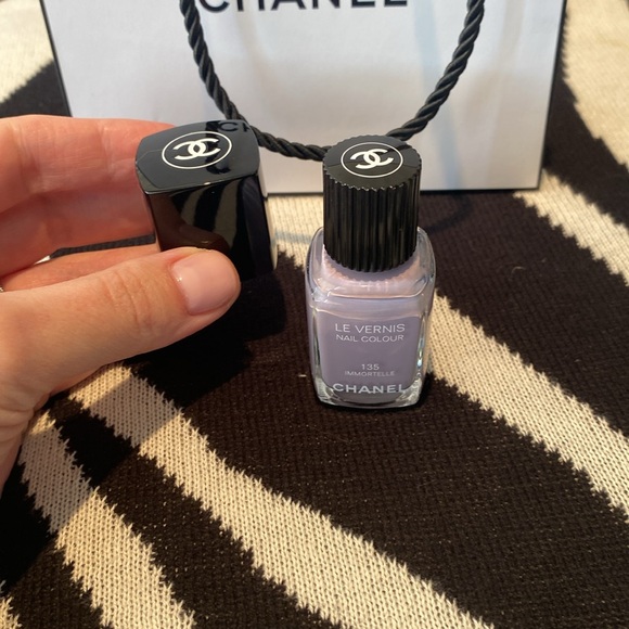 CHANEL LE VERNIS NAIL COLOUR - Picture 3 of 4